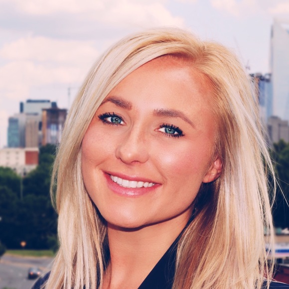 Meet your Posher, Lisa - Picture 2 of 5